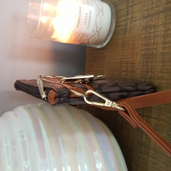 Michi Handbag - Picture 5 of 7